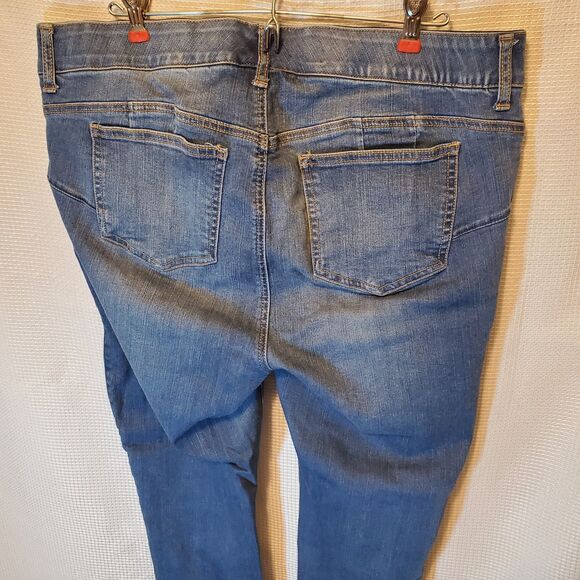 Torrid Bombshell Skinny High Rise Premium Stretch Jeans Size 18R Medium Wash - Picture 3 of 9